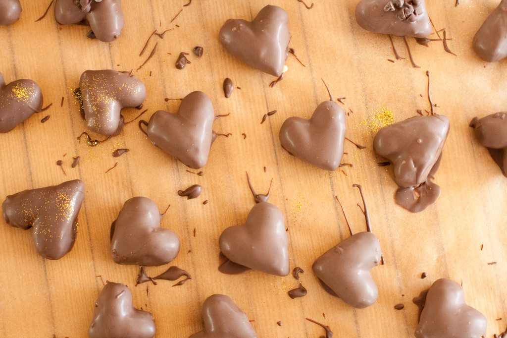 heart-shaped cookie dough truffles | cogs & cupcakes